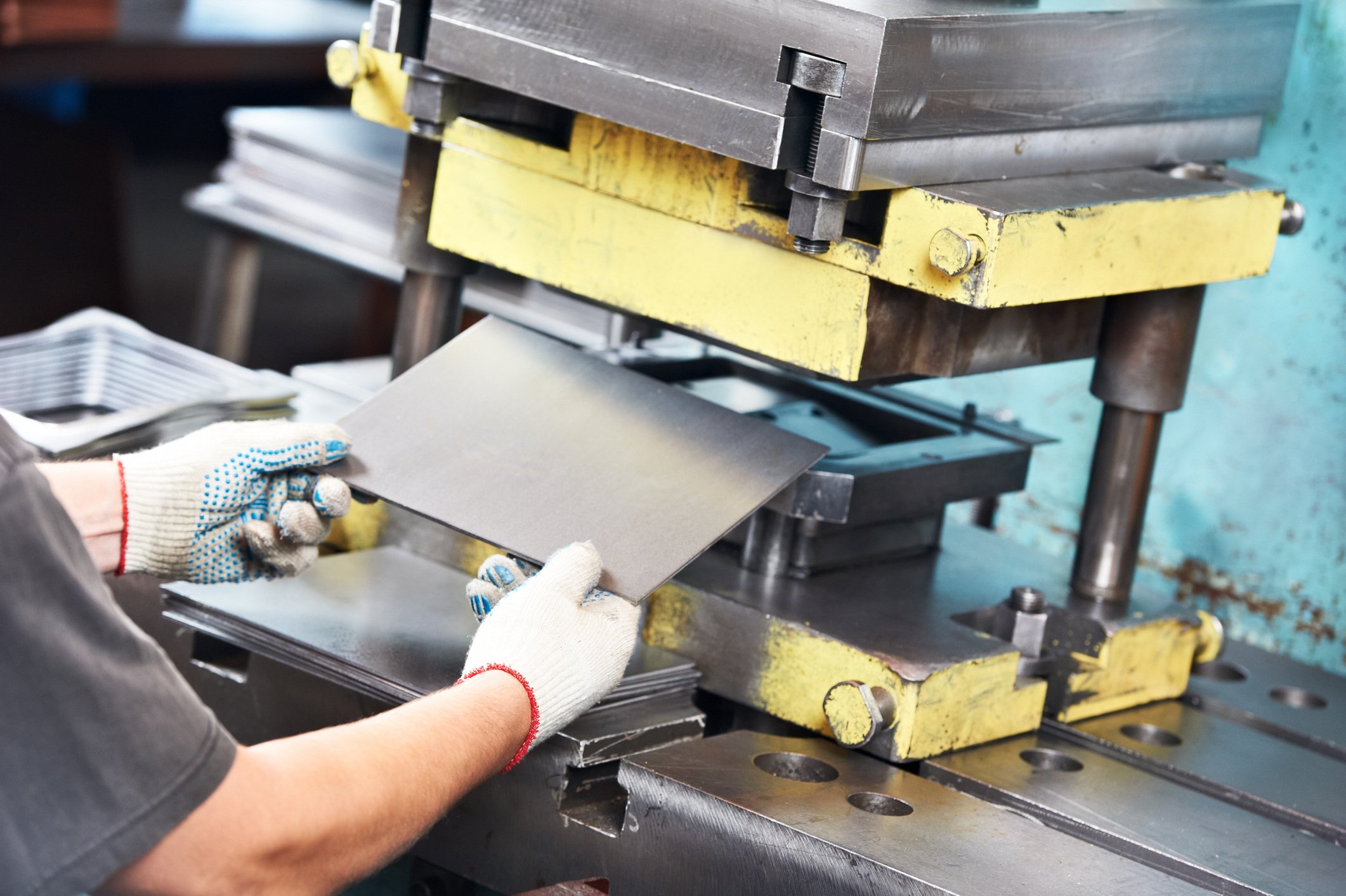 Metal sheet feeding into stamping machine